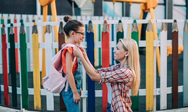 Das Kind ist bereit für die Schule.